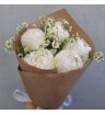 Букет пионов с ромашками