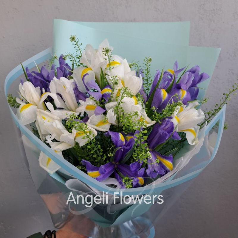 Букет белых и синих Ирисов 1
