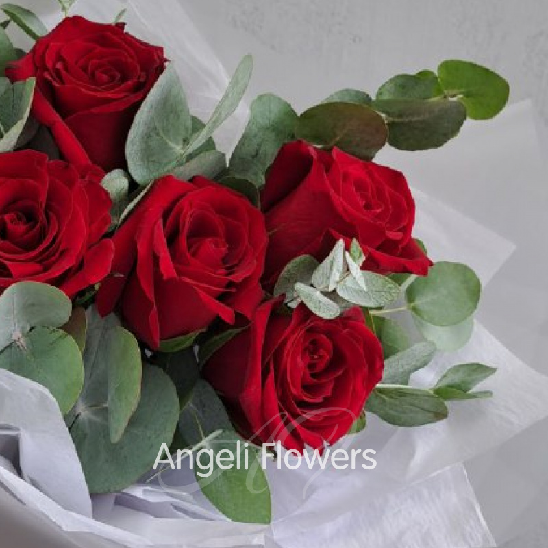 Букет 5 роз с эвкалиптом 2