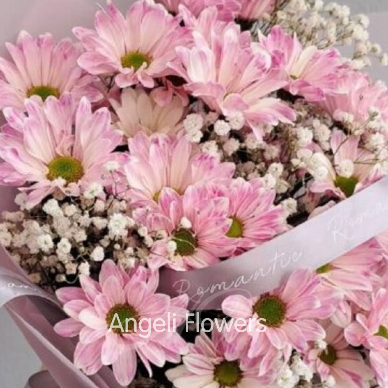 Букет розовых ромашек с гипсофилой 1