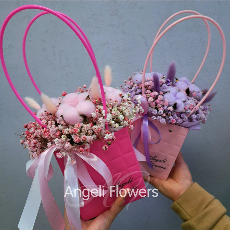 Сумочка с гипсофилой и хлопком