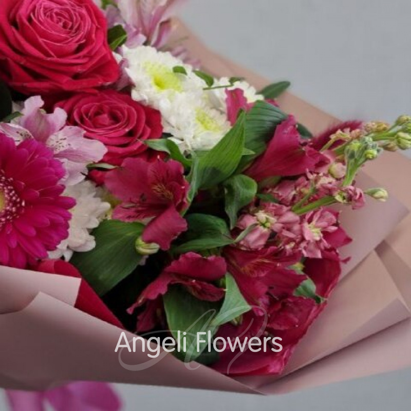 Малиновый букет с герберой 2