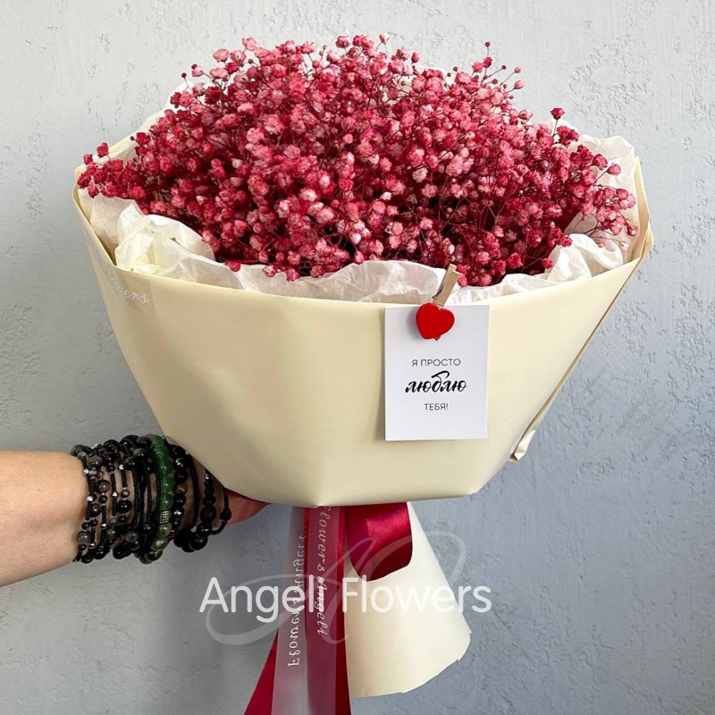 Букет с красной гипсофилой